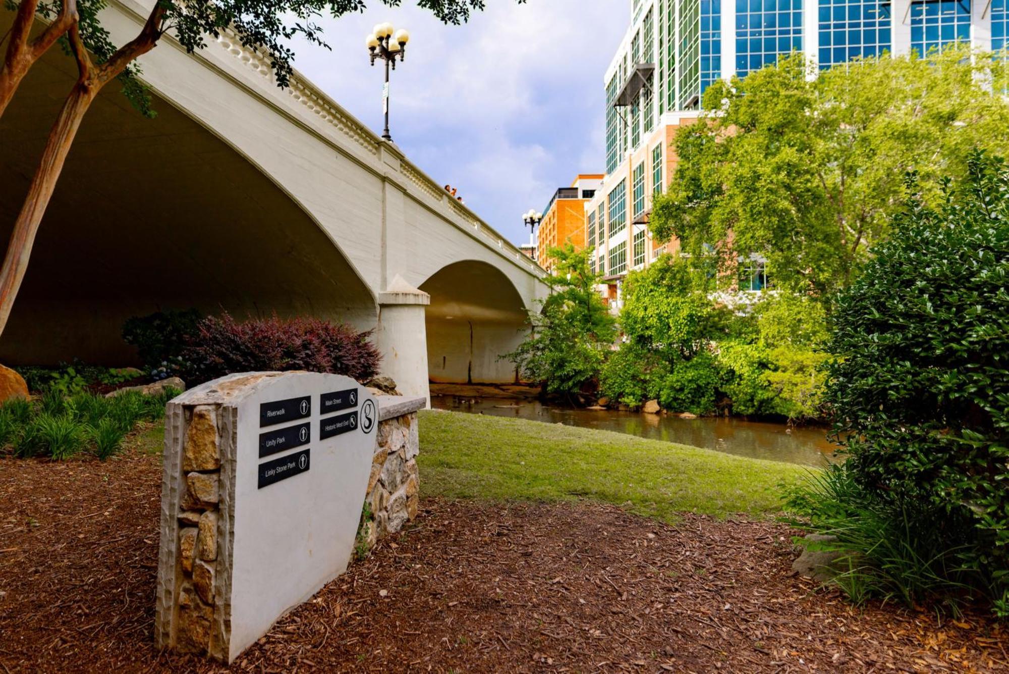 Hilton Greenville Exteriér fotografie